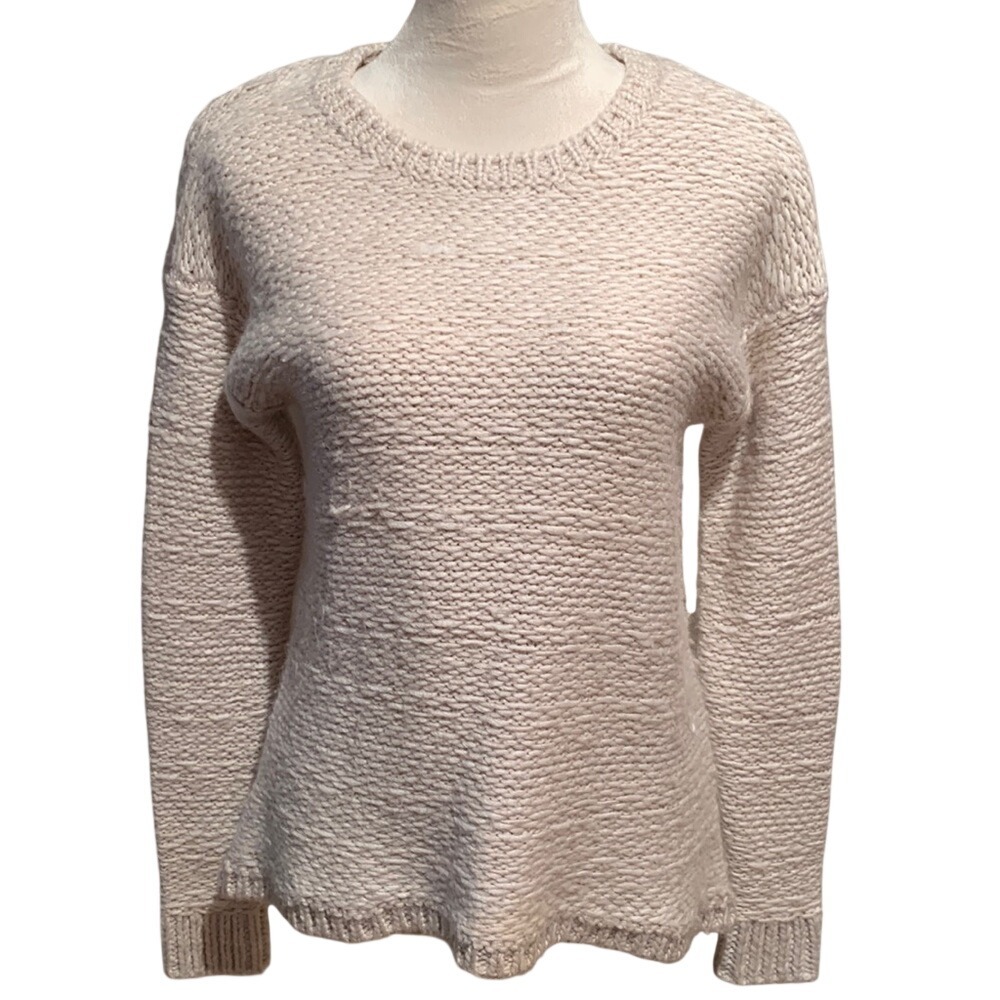 ANN TAYLOR. Beautiful cream colored sweater‎ top. Wool blend. Chunky knit.